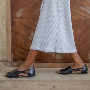 WOMADS Leather Sandals Peep Toe Flats Shoes 10 Jet Black